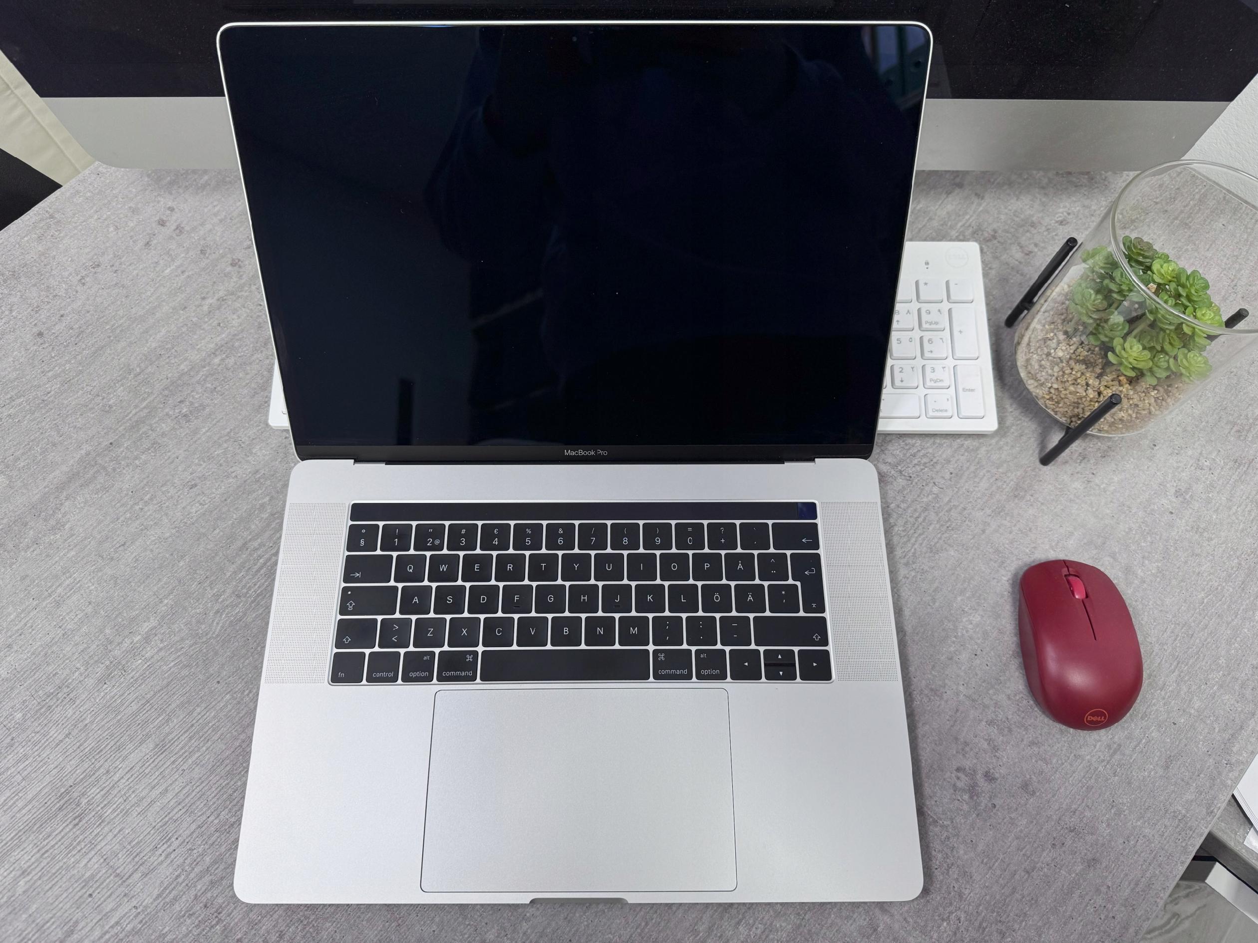 Apple MacBook PRO 15 i7 2.6GHz 16GB 256SSD + Touchbar Silver jak NOWY - obrazek 3