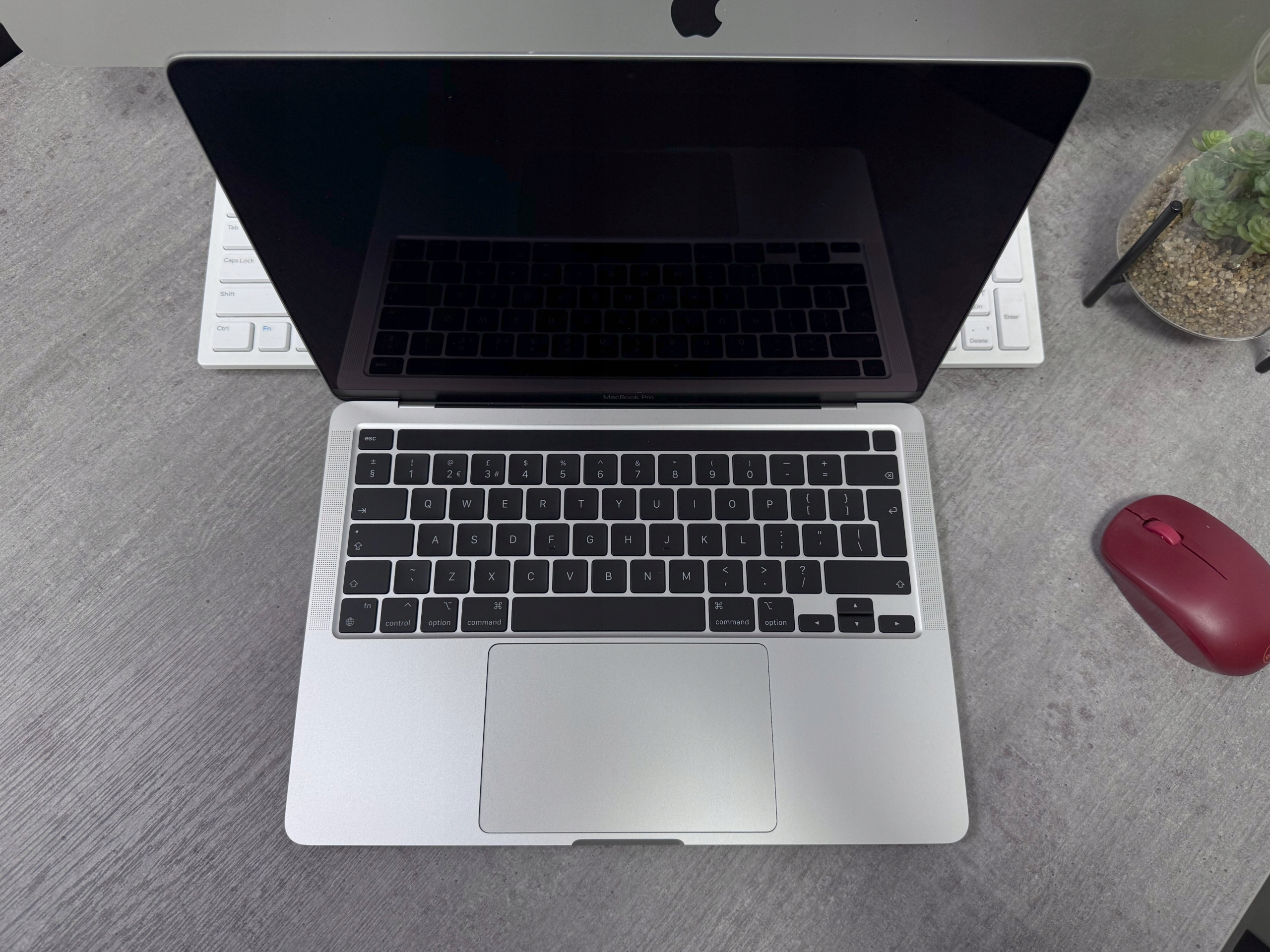Laptop Apple MacBook Pro 13,3" M1 16 GB / 256 GB Silver - obrazek 4