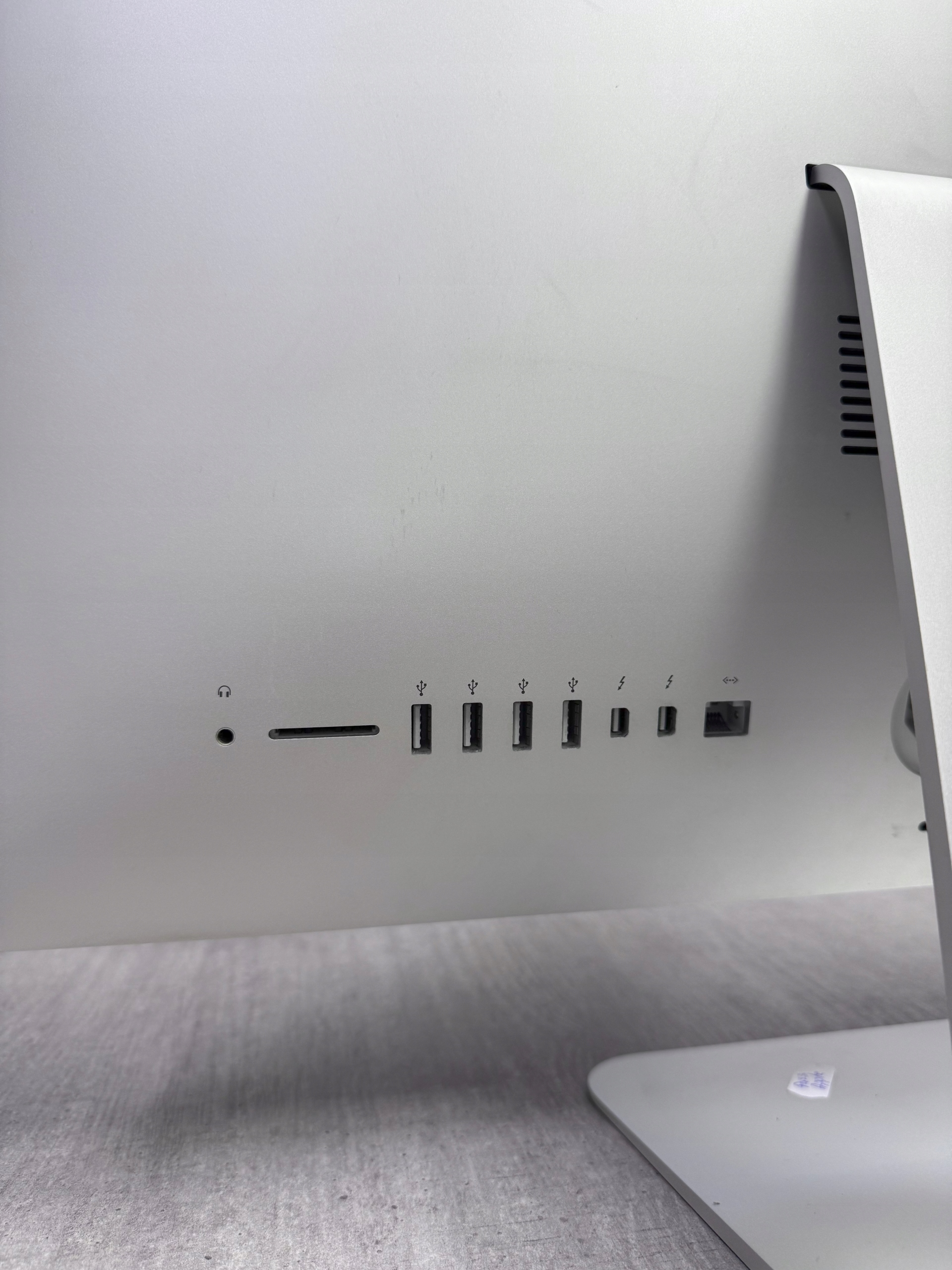 Komputer Apple iMac 21,5" Slim i5 4x 2,7GHz 8GB 256GB SSD - Stan.BDB - obrazek 5