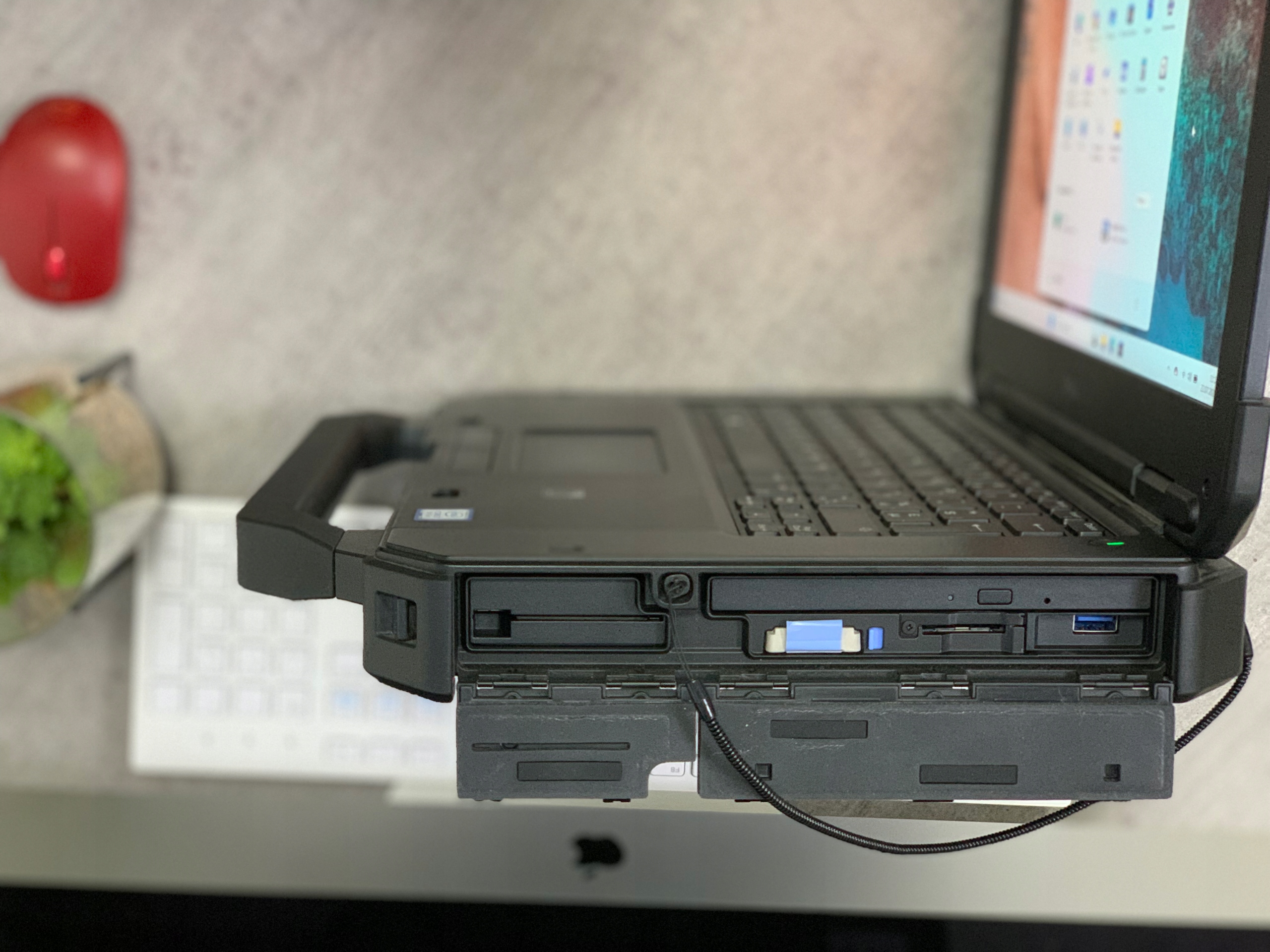 Pancerny Dell 7424 Rugged i7-8650 16Gb 512SSD LTE - Laptop przemysłowy - obrazek 5